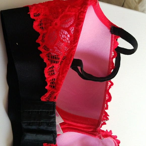 Red date bra. - Picture 5 of 6